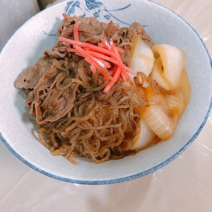 新玉ねぎと糸蒟蒻が入った牛丼